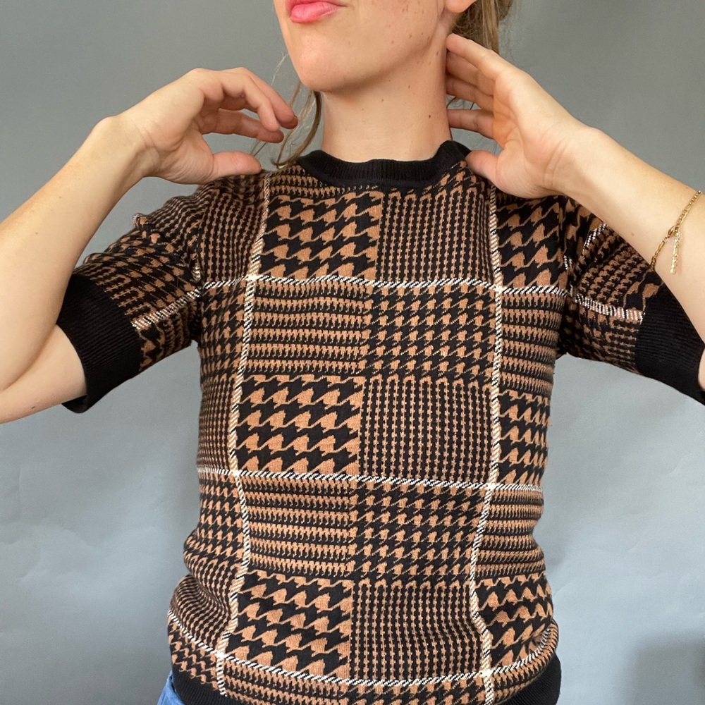 Vintage Size Small Tahari short sleeve sweater *never worn*